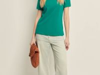 Поло приталенного силуэта с вышивкой