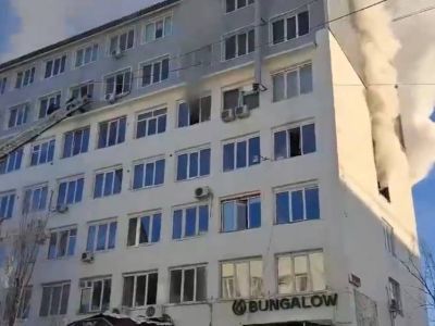 Крупный пожар вспыхнул по проспекту Ленина в Якутске