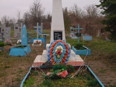 Братская могила воинов Советской Армии, погибших в 1942-43 гг.