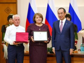 Айсен Николаев вручил государственные награды отличившимся якутянам