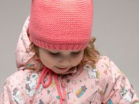 Шапка на завязках вязанная для девочки