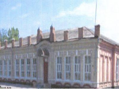 Школа. Здание, где в школе учился Герой Советского Союза В.Т. Броварец