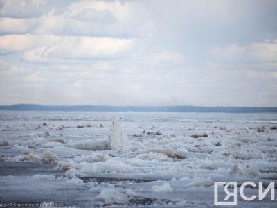 Ледоход начался на реке Олёкме в Якутии