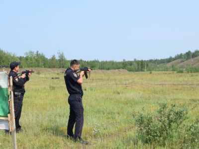 Первенство по стрельбе из автоматического оружия провели транспортные полицейские Якутии