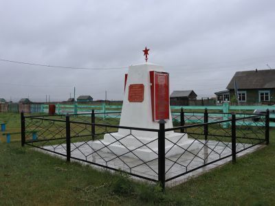 Памятник воинам-землякам, погибшим на фронтах Великой Отечественной войны