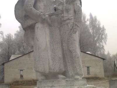 Братская могила партизан, погибших в 1941-1943 гг. в боях с немецко-фашистскими захватчиками