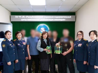 Сотрудники УФСИН поздравили с Днем защитника Отечества участников спецоперации