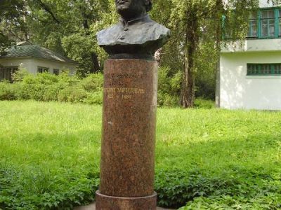 Памятник-бюст Г.И. Менделя