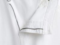 Широкие джинсы с асимметричной застёжкой, Белый