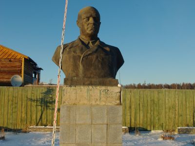 Памятник-бюст Байкалову Карлу Карловичу. Ск. К.П. Пшенников, бронза, 1968 г.