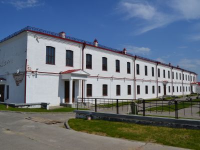 Арестантский корпус № 3 с карцерами церковью Кирилла и Мефодия