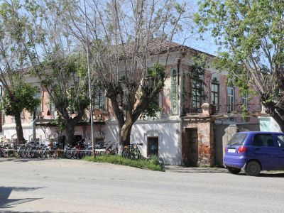 Дом жилой с магазином М.Зарубина