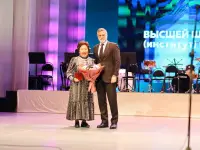 Кирилл Бычков поздравил с юбилеем Высшую школу музыки Якутии