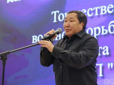 Путин наградил орденом «За заслуги перед Отечеством» Петра Юмшанова