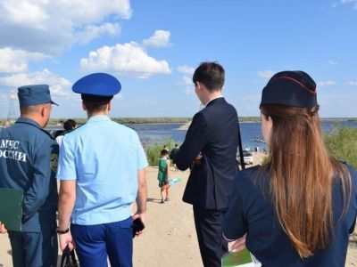 Профилактический рейд по безопасности на воде провели транспортные полицейские