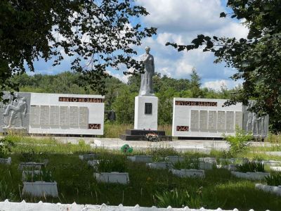 Братская могила воинов Советской Армии, погибших в период Великой Отечественной войны