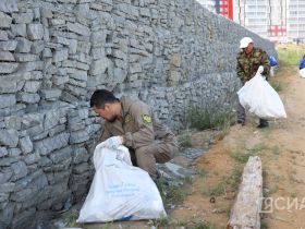 В Якутске прошел субботник «Особенности национальной уборки»