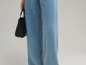 Джинсы расклешенного кроя