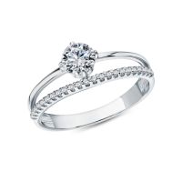 Серебряное кольцо с фианитами