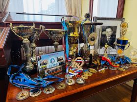 «Живи, даря себя другим»: в Якутске открыли выставку памяти Александра Миронова