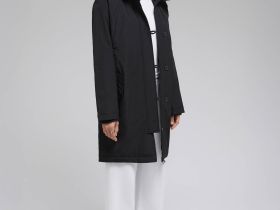 Утепленное пальто с капюшоном