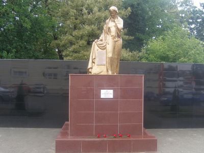 Братская могила советских воинов, погибших в боях с фашистскими захватчиками