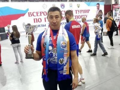Газооператор из Вилюйска стал лучшим гиревиком России
