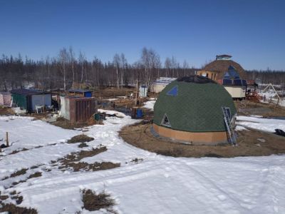Пенсионер из Верхнеколымского района построил купольный дом на Крайнем Севере