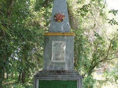 Памятный знак в честь воинов-односельчан, погибших в годы Великой Отечественной войны