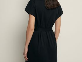 Платье из мерсеризованного хлопка с поясом