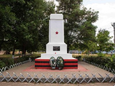 Братская могила советских воинов, погибших в период Сталинградской битвы