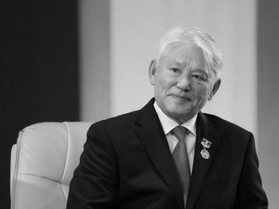 Юрий Трутнев выразил соболезнования в связи со смертью первого президента Якутии