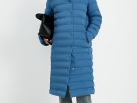 Утепленное пальто с капюшоном