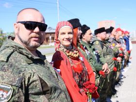 Цветы к памятнику Петру Бекетову возложили в День России