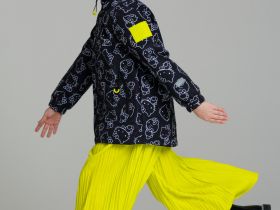 Куртка текстильная с полиуретановым покрытием для девочек (ветровка)