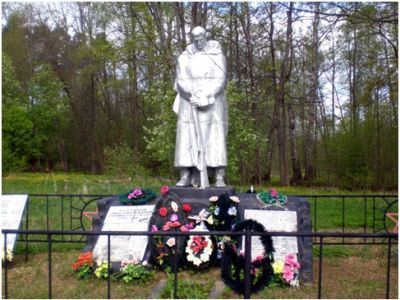 Братская могила советских воинов, погибших в 1941 и 1943 гг. в боях с немецко-фашистскими захватчиками