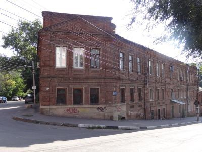 Трехэтажный дом