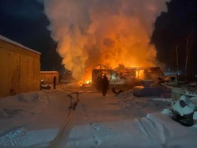 Пять человек погибли при пожаре в Нюрбинском районе