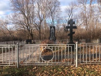 Братская могила воинов Советской Армии, погибших в феврале 1943 года. Захоронено 288 человек, установлено фамилий на 118 человек. Скульптура установлена в 1952 году