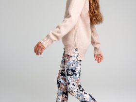 Свитер трикотажный для девочек