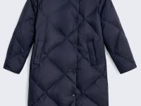 Пуховое пальто с капюшоном и воротником-стойкой