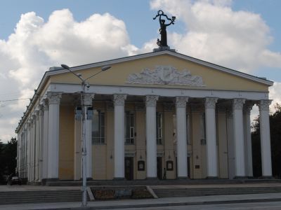 Здание Белгородского государственного академического драматического театра им. М.С. Щепкина.