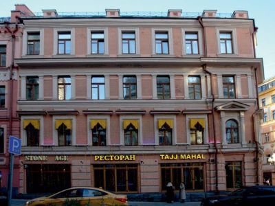 Доходный дом, первая половина XIX в., 1890-1900-е гг., архитекторы И.И.Поздеев, С.М.Калугин, В.А.Бурцев. Здесь располагались Музей истории педагогики России и Общество воспитательных педагогических курсов. Здание связано с именем ученого-астронома Л.П.Цер