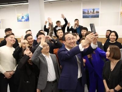 Айсен Николаев познакомился с творческими и общественными проектами якутян