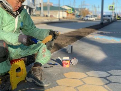 Художники фестиваля "Лето Якутия" преображают улицу Труда в Якутске