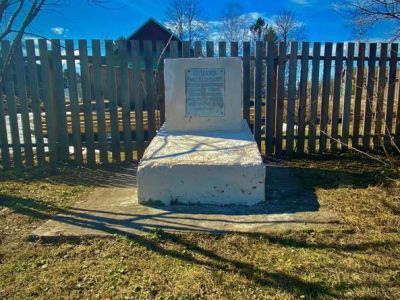 Могила Солдатова Якова Васильевича (1905-1930), председателя Ляпинского сельского совета, погибшего от рук кулаков