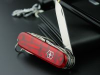 Нож перочинный Victorinox Huntsman, сталь X55CrMo14, рукоять Cellidor®, полупрозрачный красный, 15 функций, 91мм