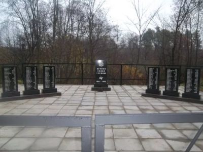 Братская могила воинов Советской Армии, погибших в 1944 г.