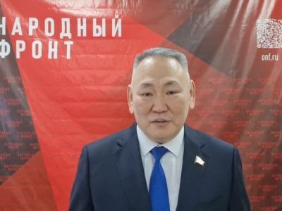 Сенатор РФ Сахамин Афанасьев поставил подпись в поддержку Владимира Путина