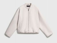 Бомбер, Бежевый